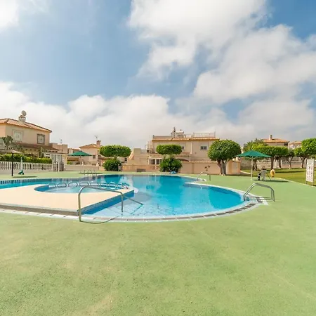 Vakantiehuis Family House And Garden *