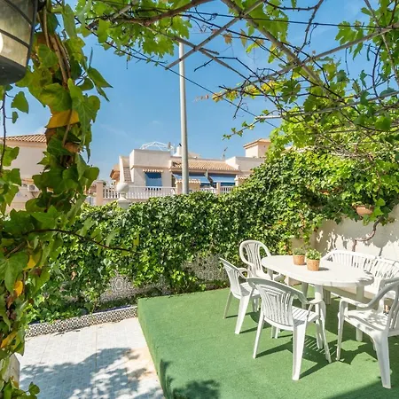 Family House And Garden Vakantiehuis Torrevieja